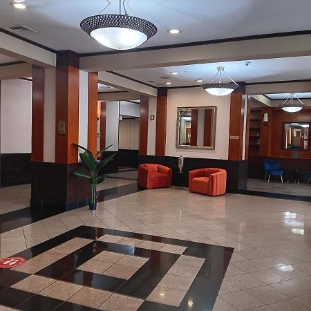 Clarion Hotel & Suites Mount Laurel Exterior foto